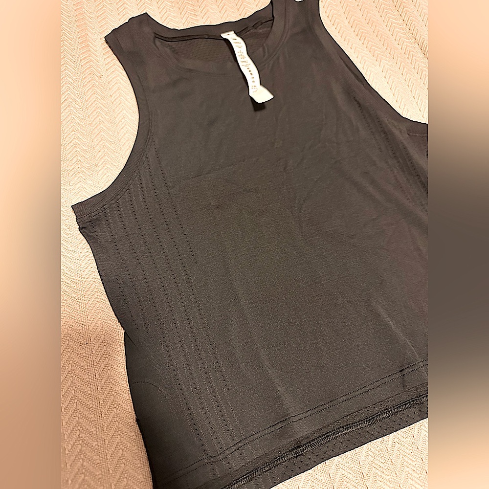 NWT Lululemon Train To Be Tank Black 4 - Picture 3 of 3